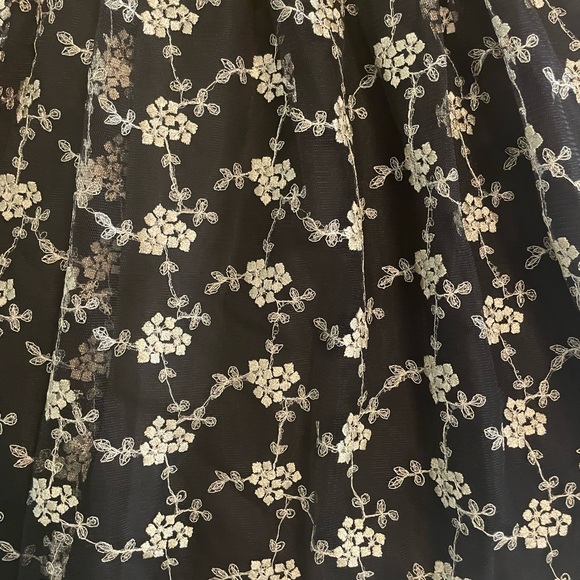 Black tulle dress with underlining with gold accents, zipper at the back. - Picture 2 of 4